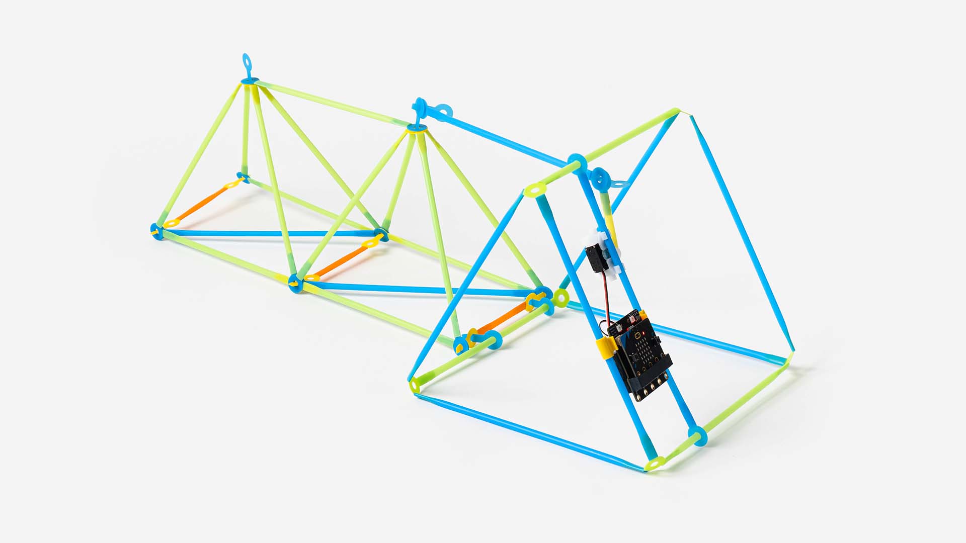 res_act_construct-a-drawbridge-with-microbit_sec03_build_01_poster