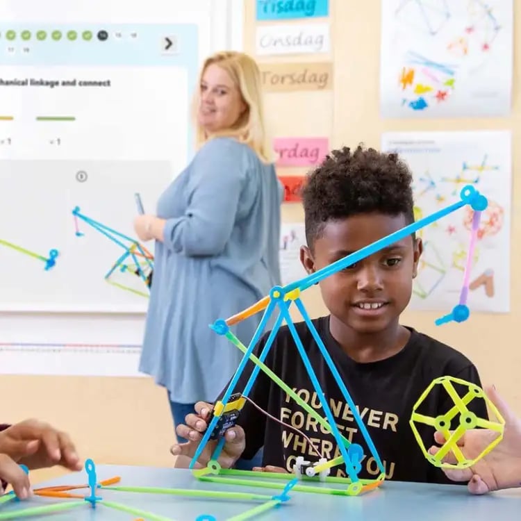 Strawbees Crane Classroom Build